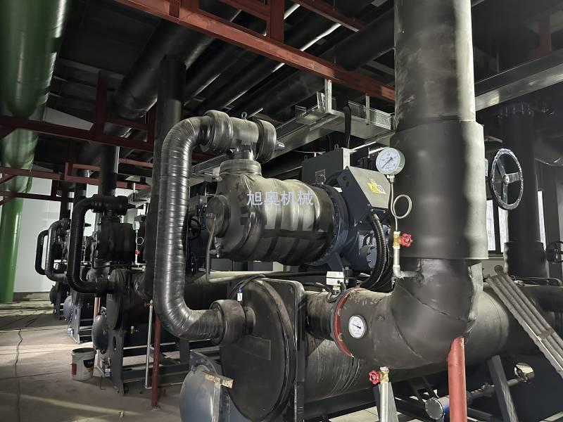 水冷螺桿冷水機(jī)現(xiàn)場